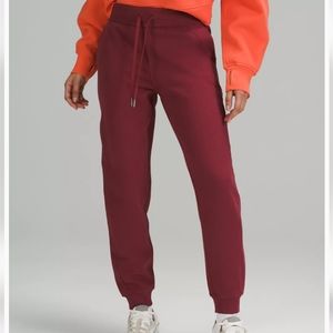 Lululemon Scuba HR Jogger, Size 10, mulled wine
